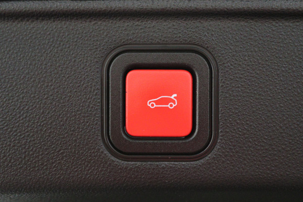 Fiat 600 1.2 Hybrid La Prima Leer, ACC, Keyless, Apple Carplay, Stoelverwarming, 18"