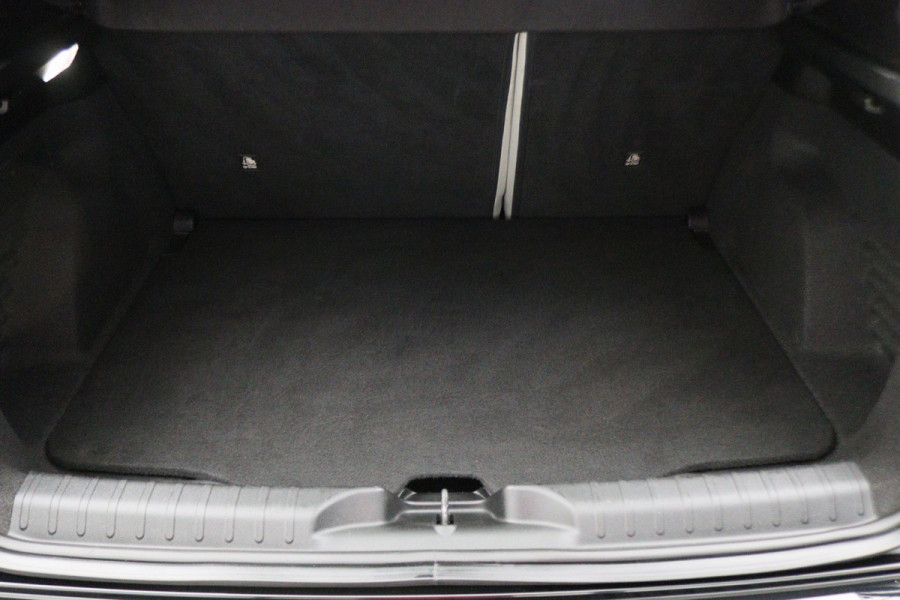 Fiat 600 1.2 Hybrid La Prima Leer, ACC, Keyless, Apple Carplay, Stoelverwarming, 18"