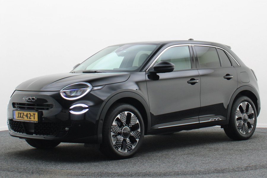 Fiat 600 1.2 Hybrid La Prima Leer, ACC, Keyless, Apple Carplay, Stoelverwarming, 18"