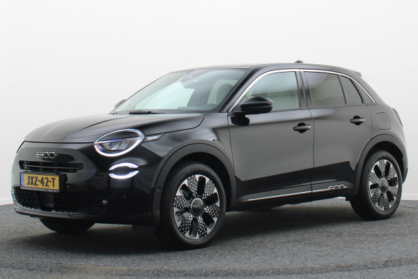 Fiat 600 1.2 Hybrid La Prima Leer, ACC, Keyless, Apple Carplay, Stoelverwarming, 18"