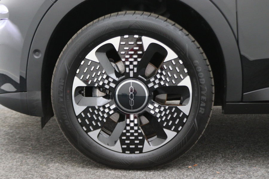 Fiat 600 1.2 Hybrid La Prima Leer, ACC, Keyless, Apple Carplay, Stoelverwarming, 18"