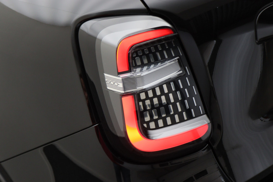 Fiat 600 1.2 Hybrid La Prima Leer, ACC, Keyless, Apple Carplay, Stoelverwarming, 18"