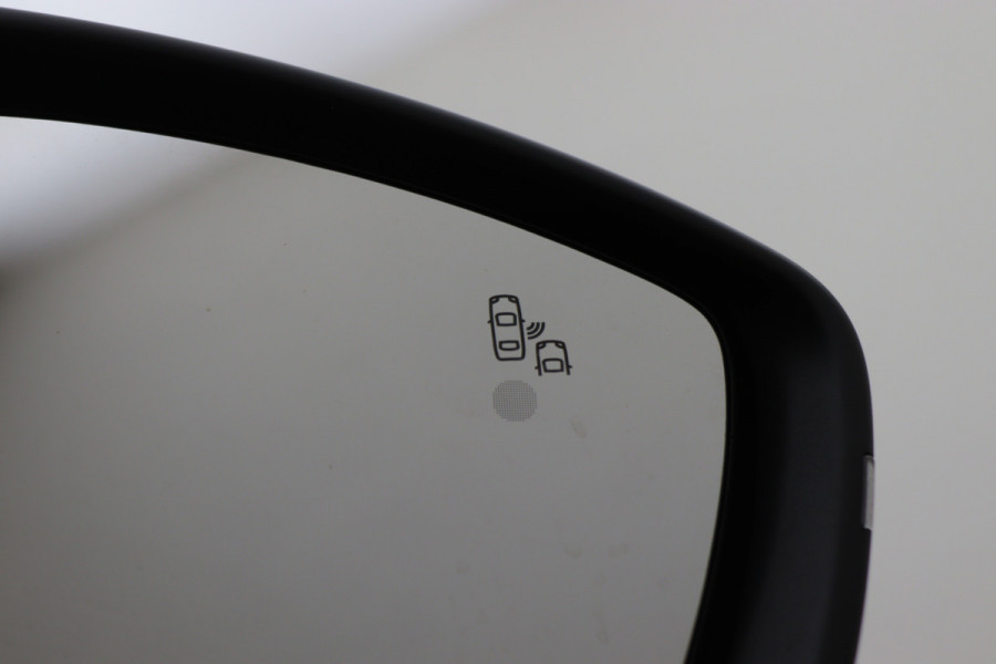 Fiat 600 1.2 Hybrid La Prima Leer, ACC, Keyless, Apple Carplay, Stoelverwarming, 18"