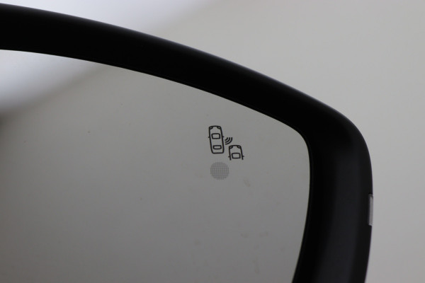 Fiat 600 1.2 Hybrid La Prima Leer, ACC, Keyless, Apple Carplay, Stoelverwarming, 18"