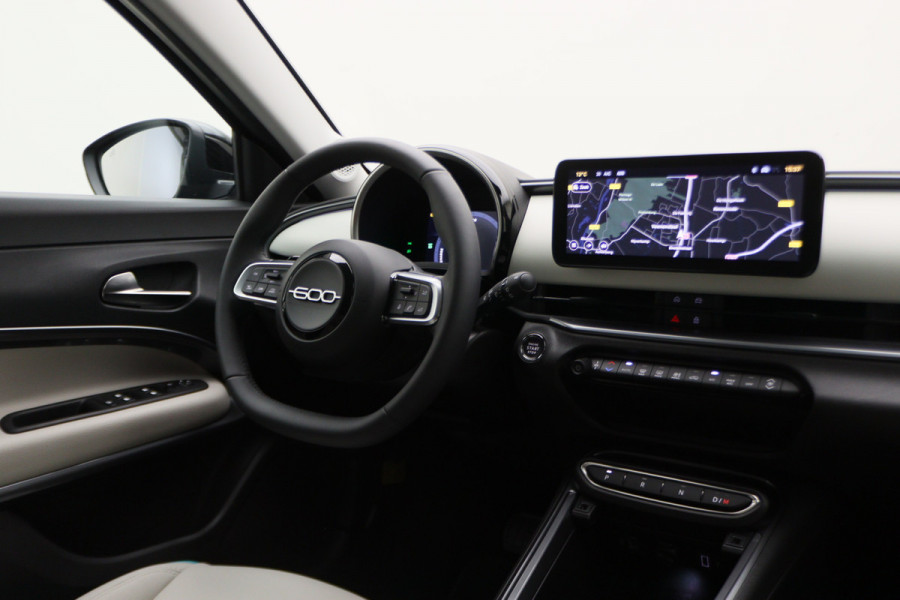 Fiat 600 1.2 Hybrid La Prima Leer, ACC, Keyless, Apple Carplay, Stoelverwarming, 18"