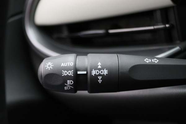 Fiat 600 1.2 Hybrid La Prima Leer, ACC, Keyless, Apple Carplay, Stoelverwarming, 18"