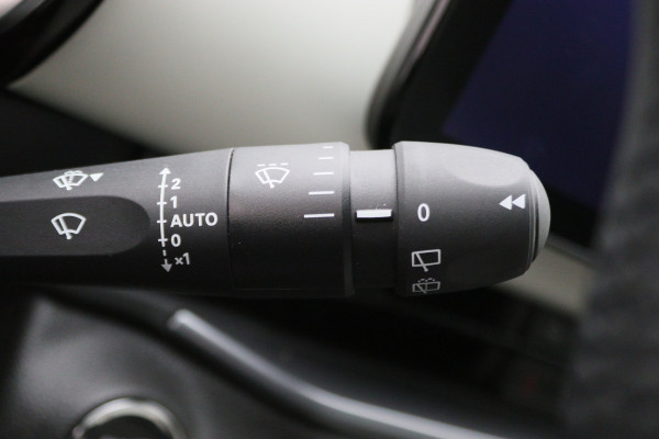 Fiat 600 1.2 Hybrid La Prima Leer, ACC, Keyless, Apple Carplay, Stoelverwarming, 18"