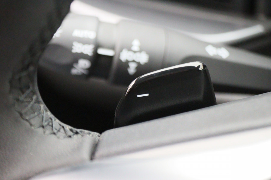 Fiat 600 1.2 Hybrid La Prima Leer, ACC, Keyless, Apple Carplay, Stoelverwarming, 18"