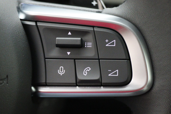 Fiat 600 1.2 Hybrid La Prima Leer, ACC, Keyless, Apple Carplay, Stoelverwarming, 18"