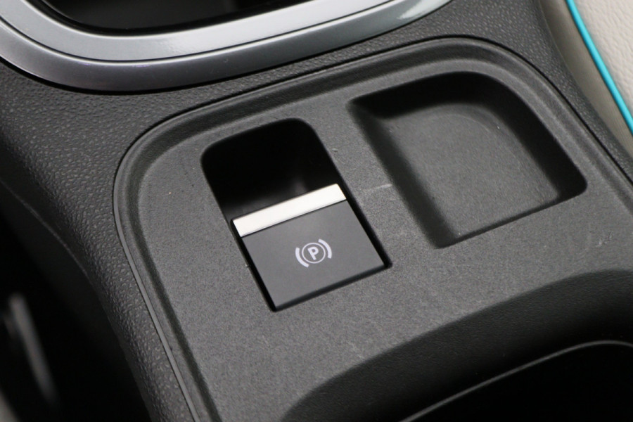 Fiat 600 1.2 Hybrid La Prima Leer, ACC, Keyless, Apple Carplay, Stoelverwarming, 18"