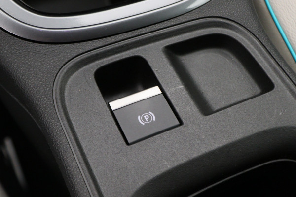 Fiat 600 1.2 Hybrid La Prima Leer, ACC, Keyless, Apple Carplay, Stoelverwarming, 18"