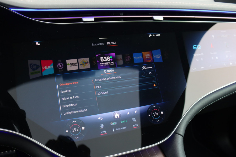 Mercedes-Benz EQE SUV 350+ AMG Line 96 kWh | Airmatic | Hyperscreen | Achterasbesturing | Distronic+ | Massage | Trekhaak | Burmester | HUD | Stoelventilatie | Verwarmd Stuurwiel | Digital Light | Leder | 22kW |