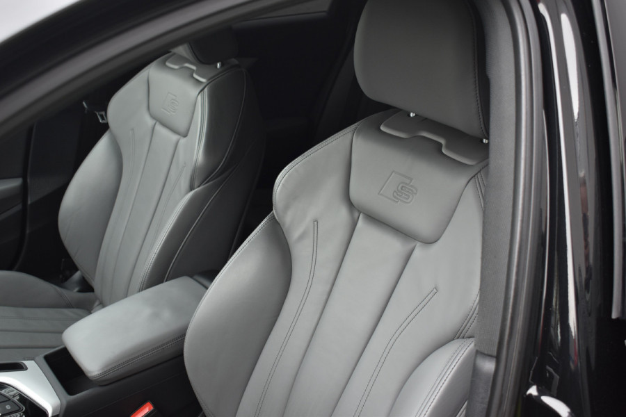 Audi A4 Limousine 35 TFSI S-line 2.0 Mild Hybrid S-line black edition Automaat Leder interieur