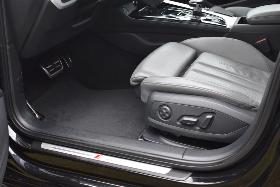 Audi A4 Limousine 35 TFSI S-line 2.0 Mild Hybrid S-line black edition Automaat Leder interieur