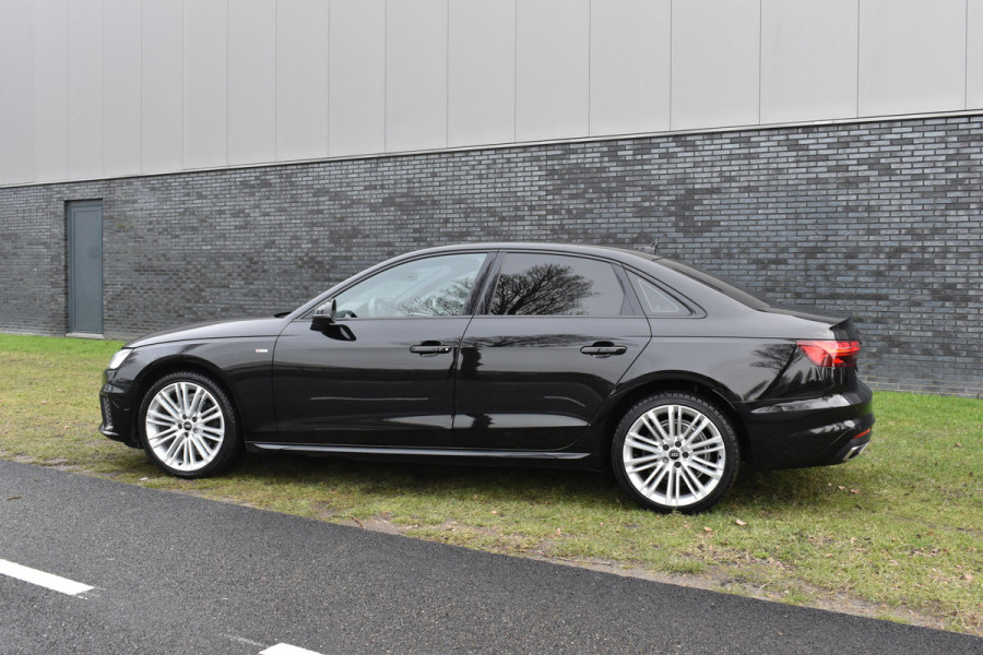 Audi A4 Limousine 35 TFSI S-line 2.0 Mild Hybrid S-line black edition Automaat Leder interieur
