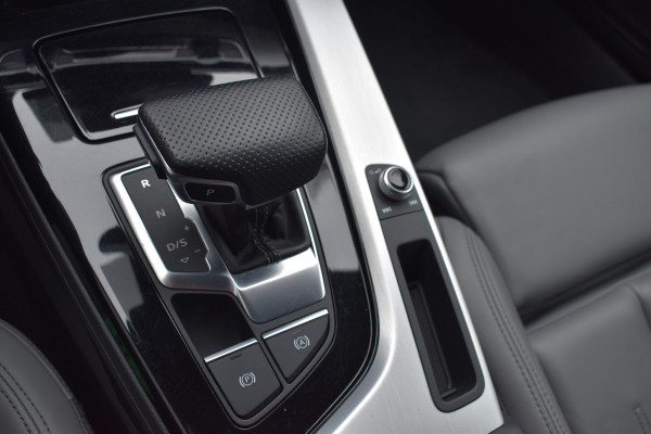 Audi A4 Limousine 35 TFSI S-line 2.0 Mild Hybrid S-line black edition Automaat Leder interieur