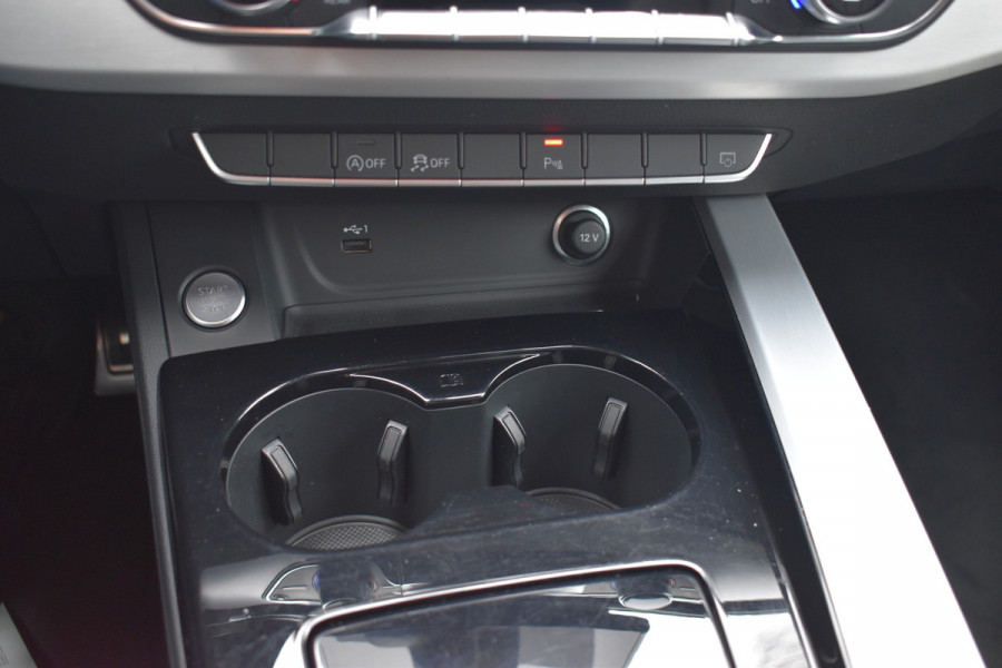 Audi A4 Limousine 35 TFSI S-line 2.0 Mild Hybrid S-line black edition Automaat Leder interieur