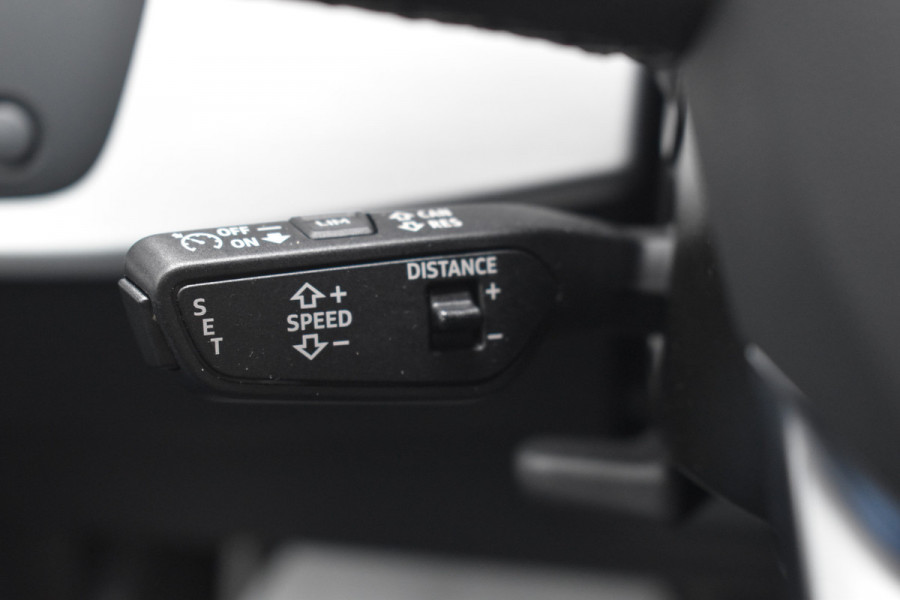 Audi A4 Limousine 35 TFSI S-line 2.0 Mild Hybrid S-line black edition Automaat Leder interieur
