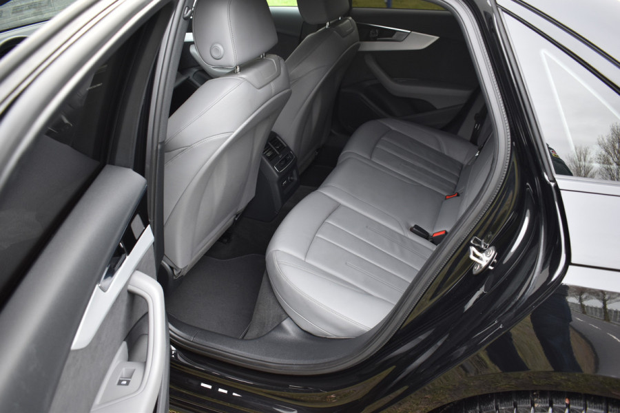 Audi A4 Limousine 35 TFSI S-line 2.0 Mild Hybrid S-line black edition Automaat Leder interieur