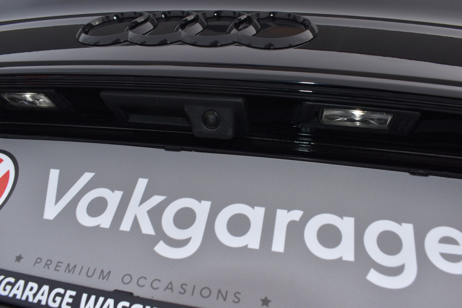 Audi A4 Limousine 35 TFSI S-line 2.0 Mild Hybrid S-line black edition Automaat Leder interieur