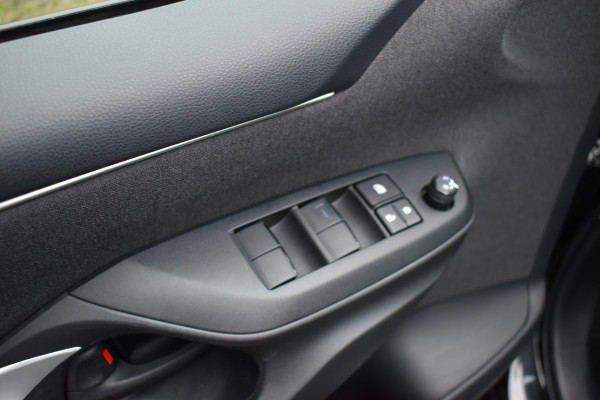 Mazda 2 Hybrid 1.5 Pure Hybride zwart Automaat stoelverwarming Carplay