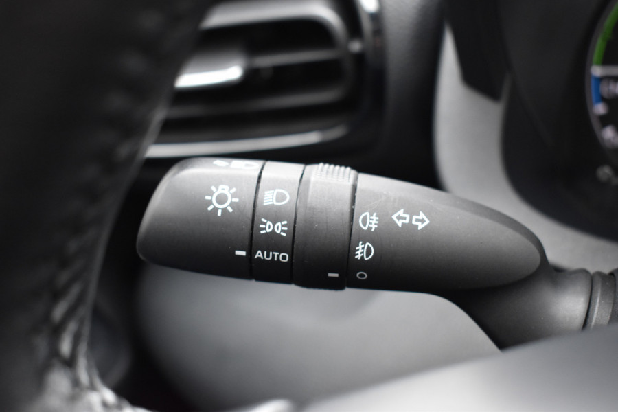 Mazda 2 Hybrid 1.5 Pure Hybride automaat grijs stoelverwarming Carplay