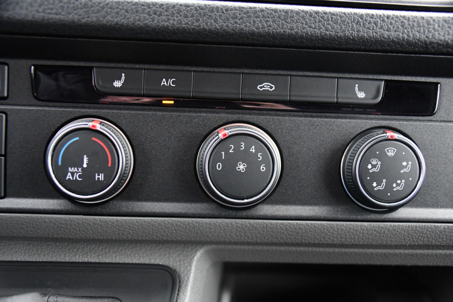 Volkswagen Crafter 30 2.0 TDI L3H3 PB Edition Camera, Carplay, Stoelverwarming, Sensoren, 140pk, Automaat, multimedia, Uniek!