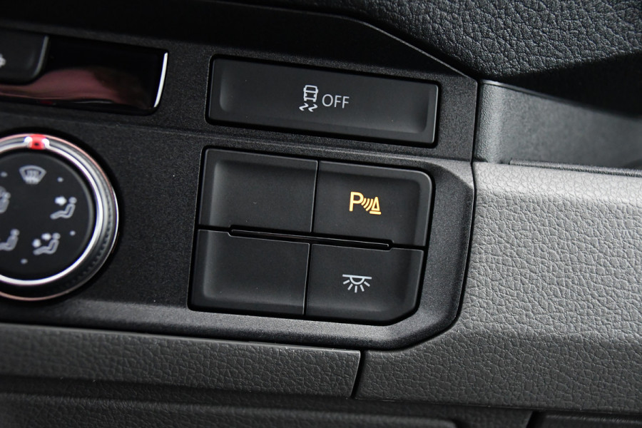 Volkswagen Crafter 30 2.0 TDI L3H3 PB Edition Camera, Carplay, Stoelverwarming, Sensoren, 140pk, Automaat, multimedia, Uniek!