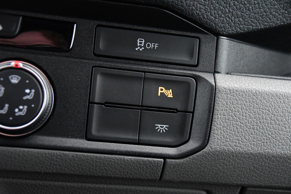 Volkswagen Crafter 30 2.0 TDI L3H3 PB Edition Camera, Carplay, Stoelverwarming, Sensoren, 140pk, Automaat, multimedia, Uniek!