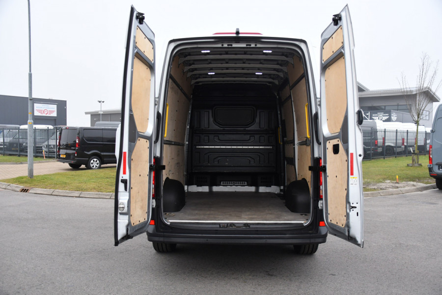 Volkswagen Crafter 30 2.0 TDI L3H3 PB Edition Camera, Carplay, Stoelverwarming, Sensoren, 140pk, Automaat, multimedia, Uniek!
