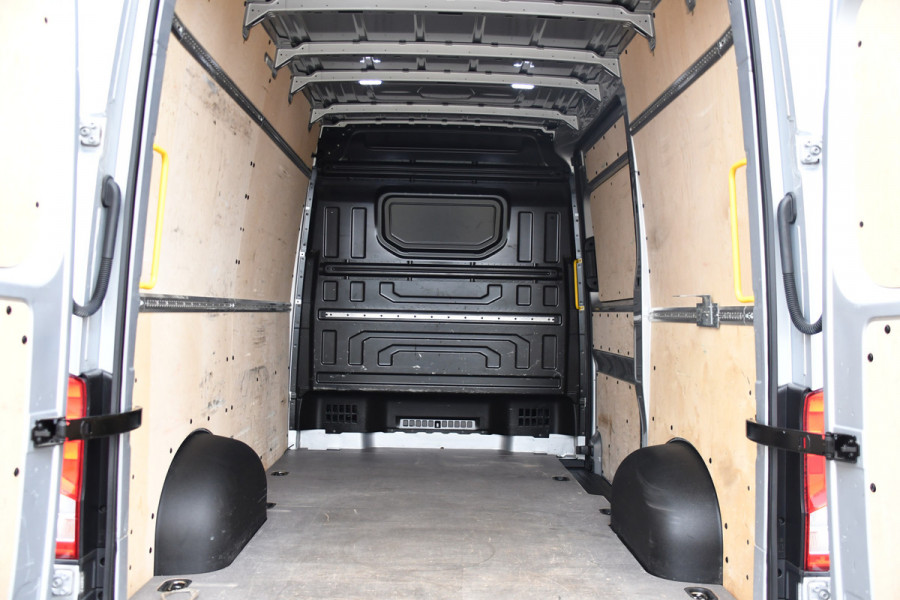 Volkswagen Crafter 30 2.0 TDI L3H3 PB Edition Camera, Carplay, Stoelverwarming, Sensoren, 140pk, Automaat, multimedia, Uniek!