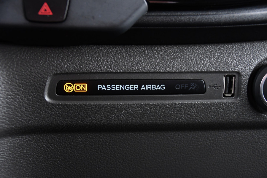 Ford Transit Custom 300 2.0 TDCI L2H1 DC Limited Black Edition Camera, Cruise, Carplay, Stoelverwarming, 170pk, 2 x Schuifdeur, Automaat, Uniek!