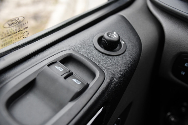 Ford Transit Custom 300 2.0 TDCI L2H1 Limited DC Black Edition Camera, Cruise, Carplay, 170pk, 2 x Schuifdeur, Stoelverwarming, Automaat, Sensoren, Uniek!