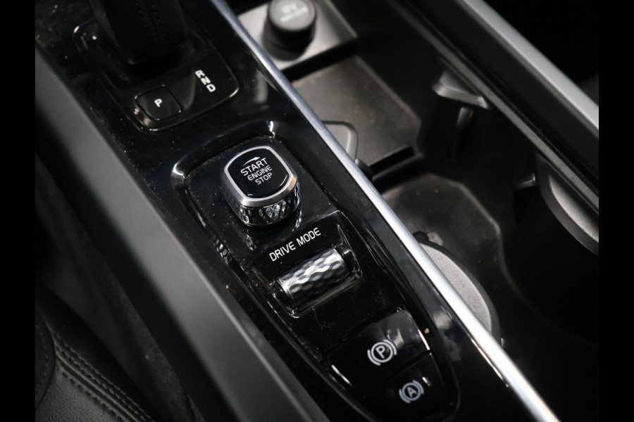 Volvo XC60 2.0 T6 Plug-in hybrid AWD Inscription [SCHUIFKANTELDAK, APPLE CARPLAY, ANDROID, CAMERA, ADAPTIVE CRUISE, CLIMATE, NIEUWSTAAT]