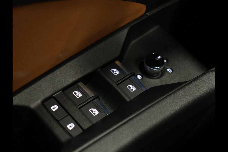 Audi Q4 e-tron 40 Advanced edition 77 kWh [APPLE CARPLAY, ANDROID, ADAPTIVE CRUISE, CAMERA, STOELVERWARMING, PDC V+A, VOL LEDER, CLIMATE, NIEUWSTAAT]
