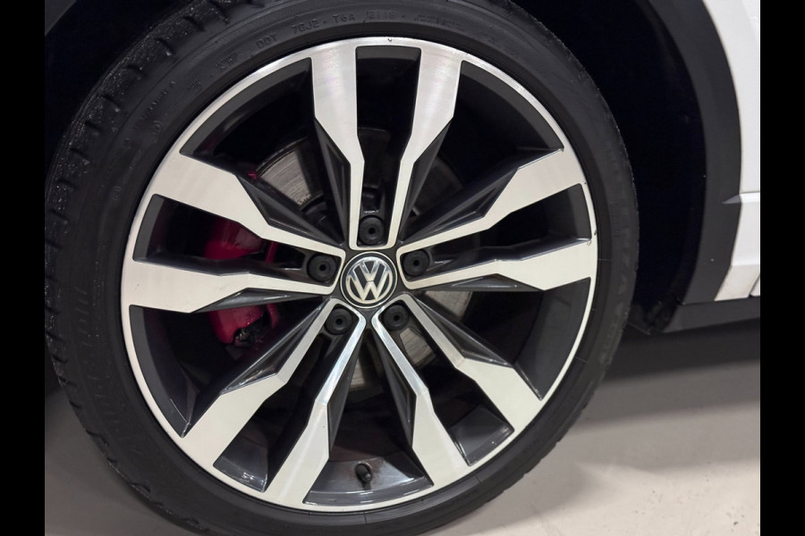 Volkswagen T-Roc 2.0 TSI 4Motion R-line | PANO | VIRTUAL | BEATS | VOL!