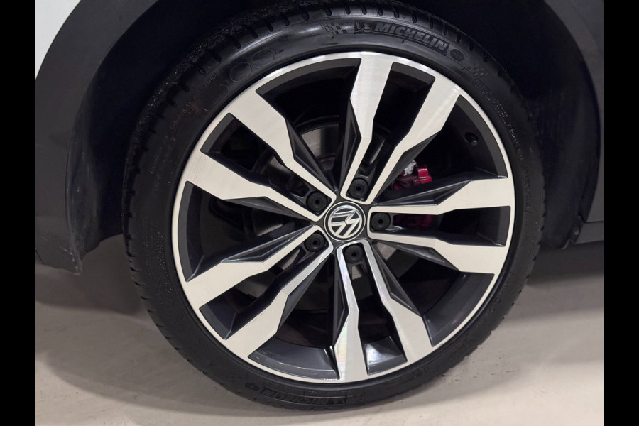 Volkswagen T-Roc 2.0 TSI 4Motion R-line | PANO | VIRTUAL | BEATS | VOL!