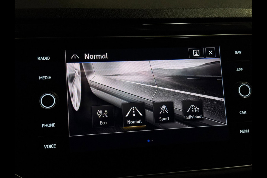 Volkswagen T-Roc 2.0 TSI 4Motion R-line | PANO | VIRTUAL | BEATS | VOL!