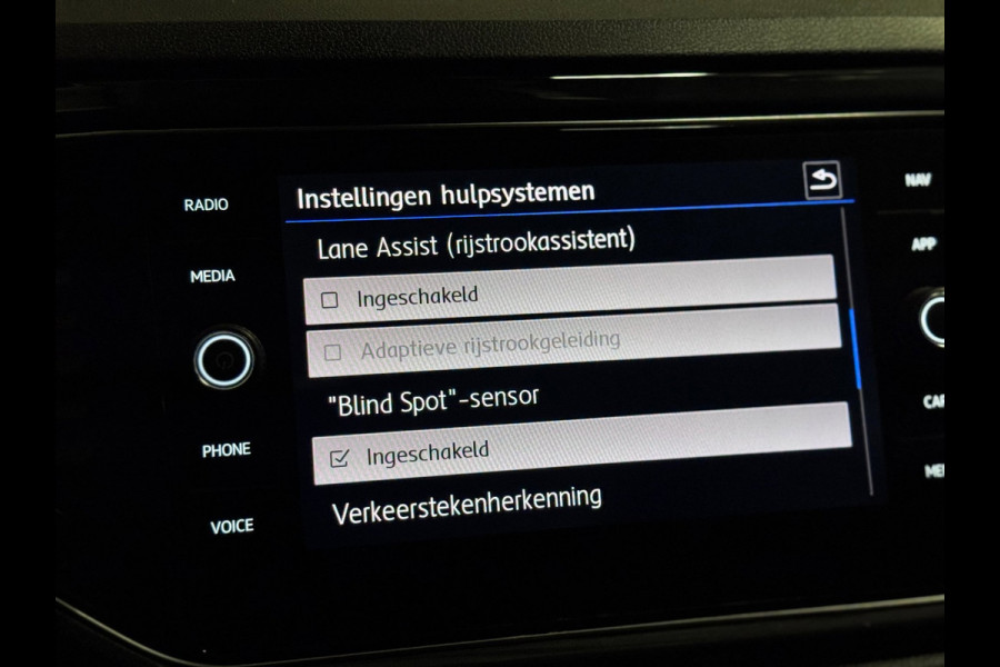 Volkswagen T-Roc 2.0 TSI 4Motion R-line | PANO | VIRTUAL | BEATS | VOL!