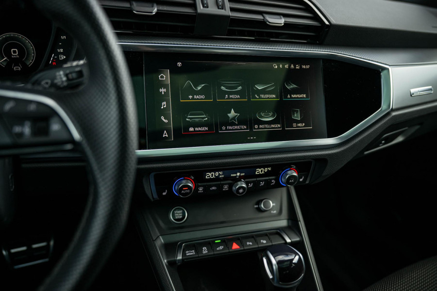 Audi Q3 45 TFSI e S-line INDIVIDUAL Audi Exclusive Lak