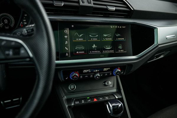 Audi Q3 45 TFSI e S-line INDIVIDUAL Audi Exclusive Lak