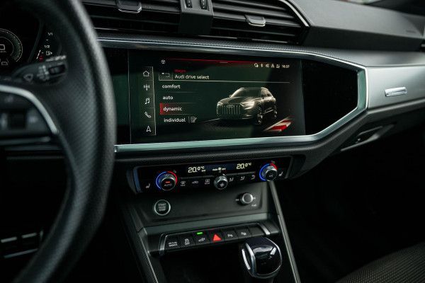 Audi Q3 45 TFSI e S-line INDIVIDUAL Audi Exclusive Lak