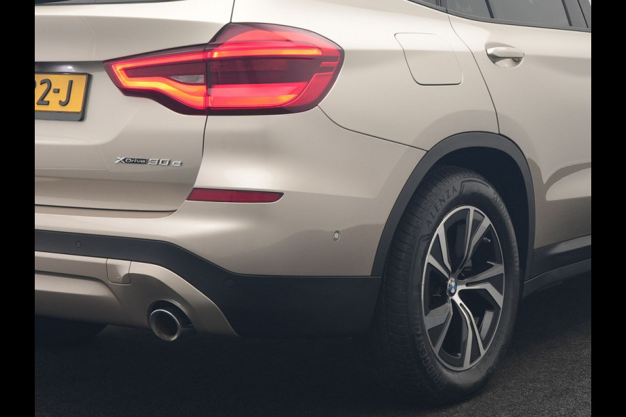 BMW X3 xDrive30e High Executive Plug In Hybrid 293pk PHEV | Panodak | Head Up | Camera | Lederen Sportstoelen & Stuur Verwarmd | Sfeerverlichting | Adaptive LED | Hifi Audio | Blis | Keyless | Navigatie | DAB |