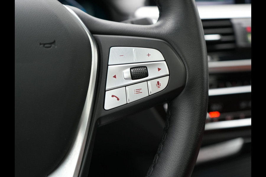 BMW X3 xDrive30e High Executive Plug In Hybrid 293pk PHEV | Panodak | Head Up | Camera | Lederen Sportstoelen & Stuur Verwarmd | Sfeerverlichting | Adaptive LED | Hifi Audio | Blis | Keyless | Navigatie | DAB |