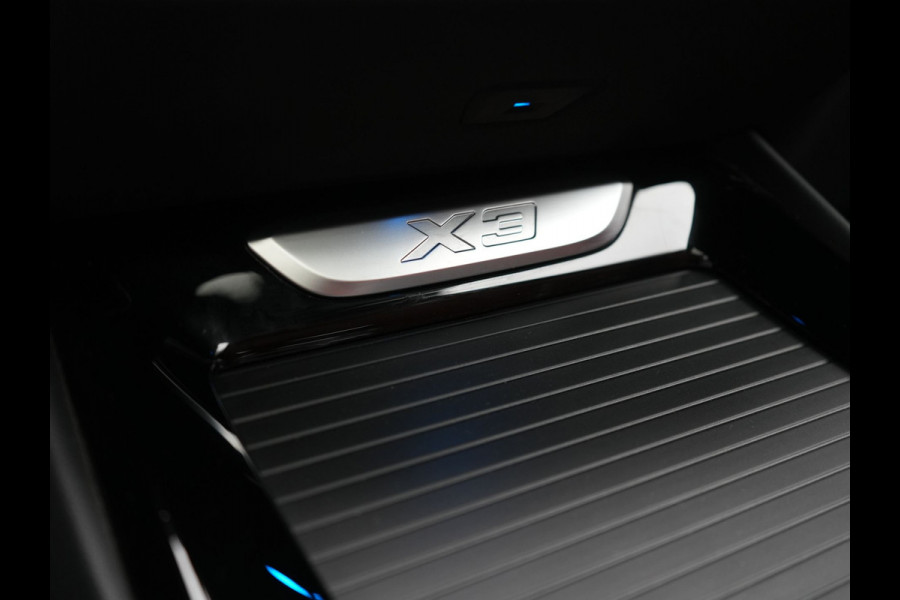 BMW X3 xDrive30e High Executive Plug In Hybrid 293pk PHEV | Panodak | Head Up | Camera | Lederen Sportstoelen & Stuur Verwarmd | Sfeerverlichting | Adaptive LED | Hifi Audio | Blis | Keyless | Navigatie | DAB |