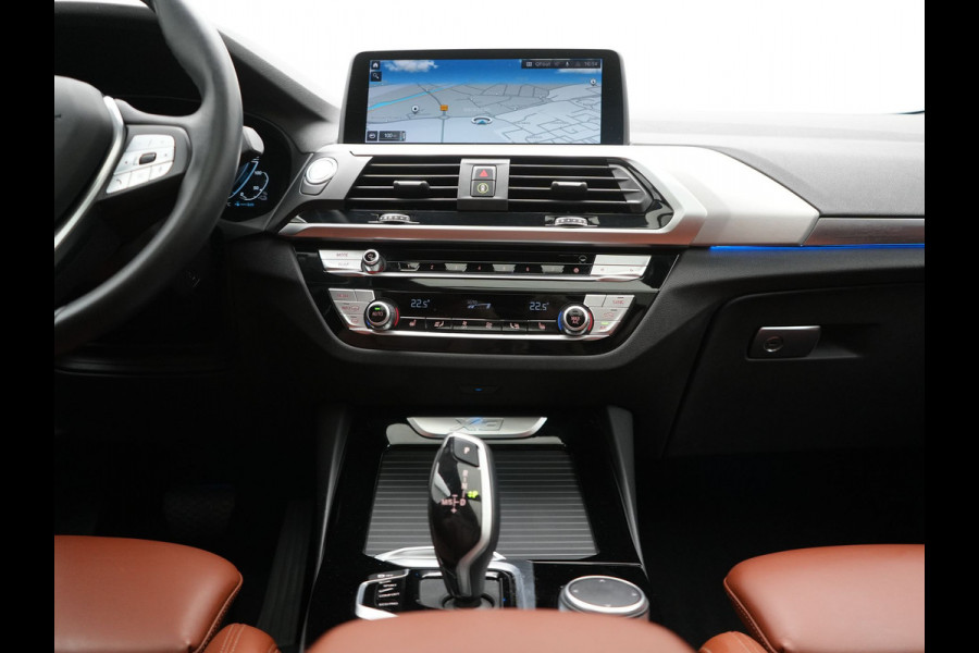 BMW X3 xDrive30e High Executive Plug In Hybrid 293pk PHEV | Panodak | Head Up | Camera | Lederen Sportstoelen & Stuur Verwarmd | Sfeerverlichting | Adaptive LED | Hifi Audio | Blis | Keyless | Navigatie | DAB |