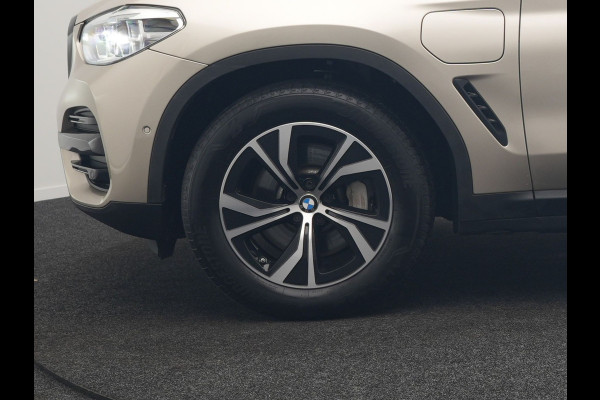BMW X3 xDrive30e High Executive Plug In Hybrid 293pk PHEV | Panodak | Head Up | Camera | Lederen Sportstoelen & Stuur Verwarmd | Sfeerverlichting | Adaptive LED | Hifi Audio | Blis | Keyless | Navigatie | DAB |