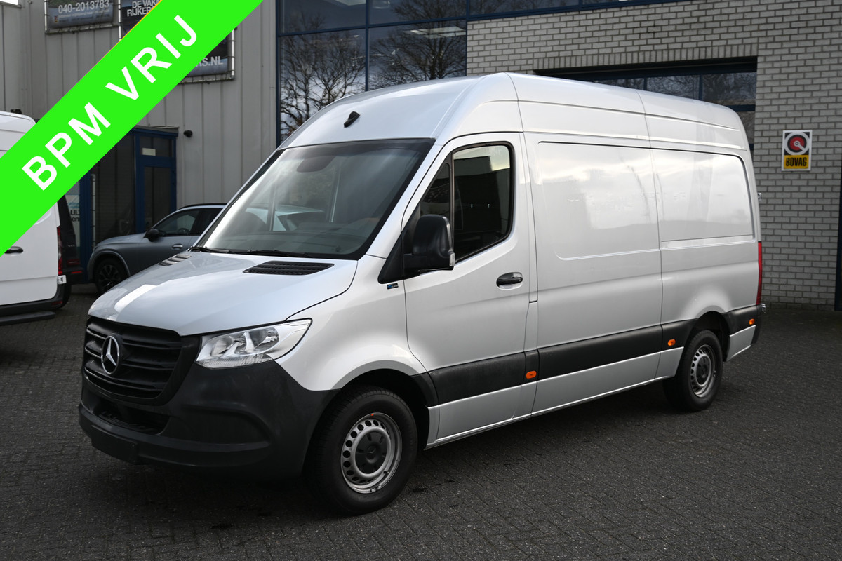 Mercedes-Benz Sprinter 317 CDI L2H2 RWD 3500 kg trekhaak, MBUX met camera, Comfort stoel, Etc.