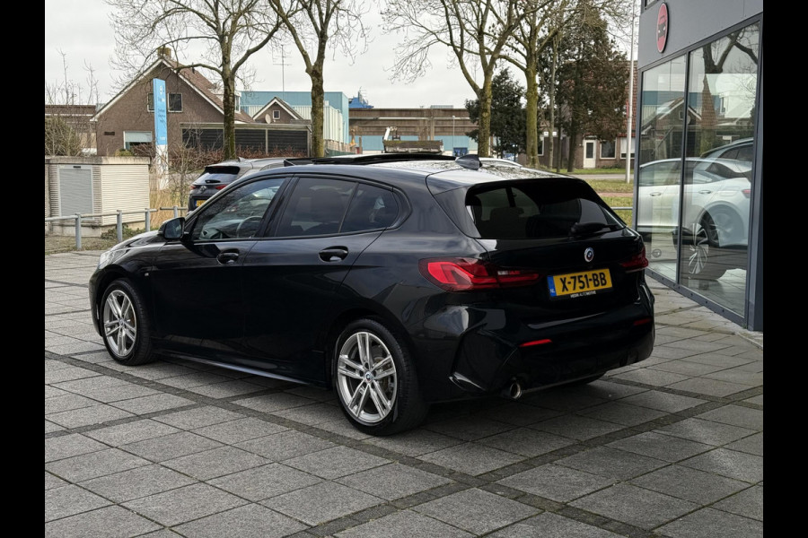 BMW 1-serie 118i Aut. M-Sport Edition | Panorama | Camera | Sport Stoelen | Sfeer Verlichting | Apple Carplay |