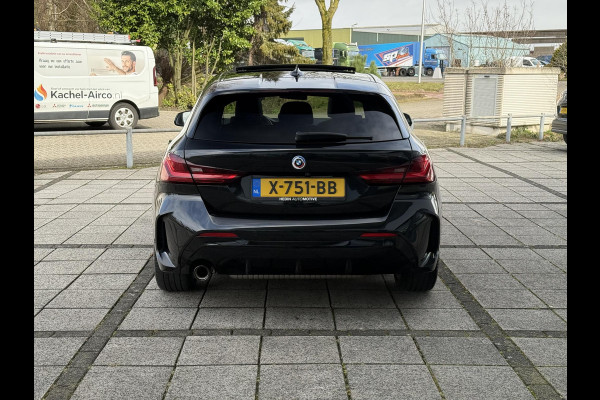 BMW 1-serie 118i Aut. M-Sport Edition | Panorama | Camera | Sport Stoelen | Sfeer Verlichting | Apple Carplay |